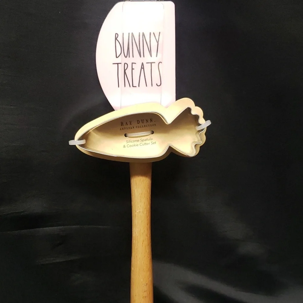 Rae Dunn NWT Wooden Handle Easter Spatula and Cookie Cutter Set